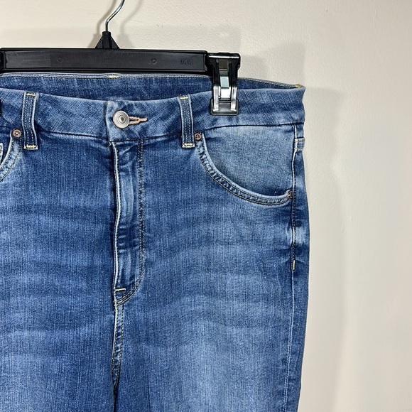 H&M &Denim Cut Capri Ripped Knee Denim Blue Jeans  Skinny Size 30‎ High Wasted - Picture 3 of 8